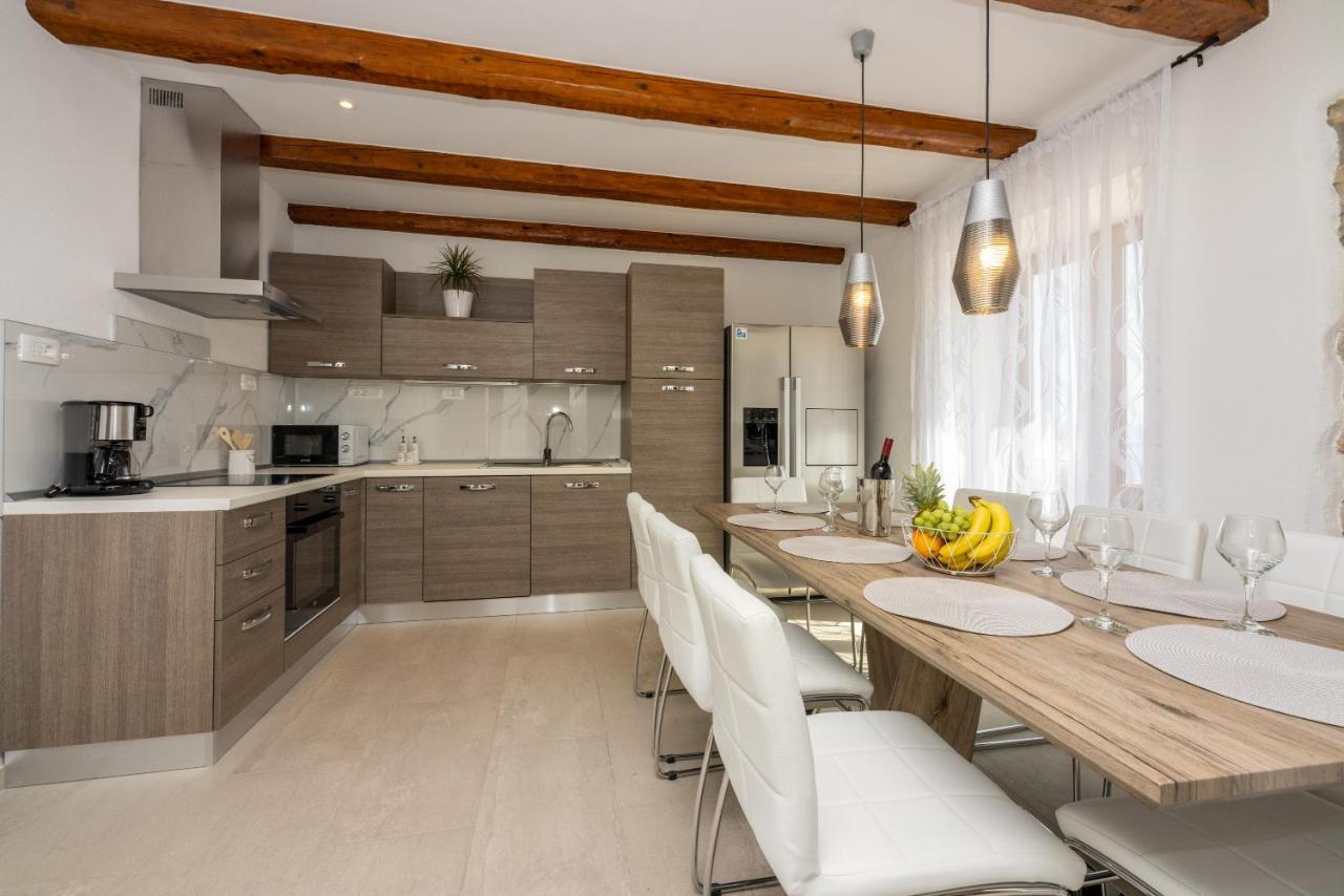 קריקווניצה Villa Antani With Heated Pool, Sauna & Jacuzzi מראה חיצוני תמונה