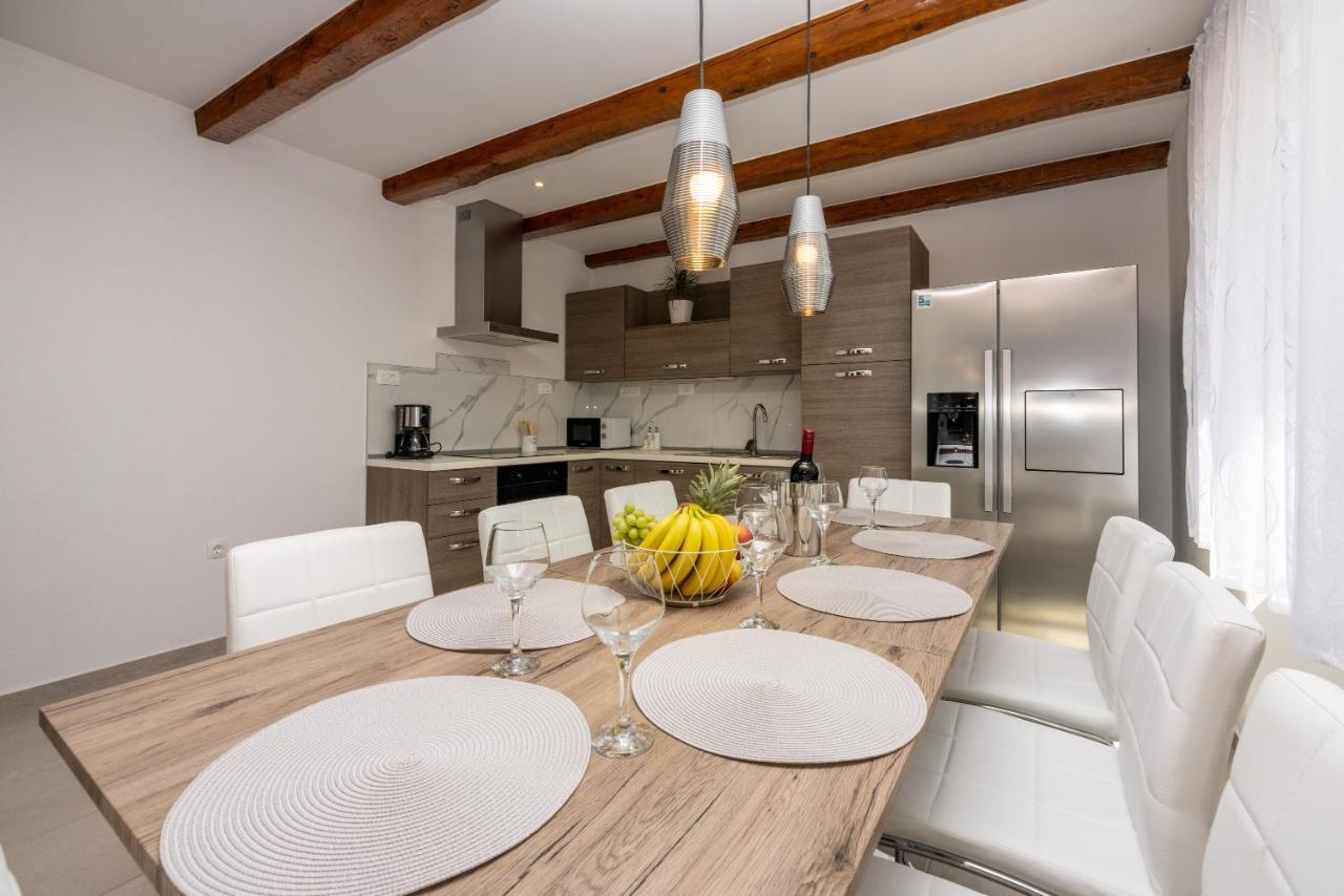 קריקווניצה Villa Antani With Heated Pool, Sauna & Jacuzzi מראה חיצוני תמונה