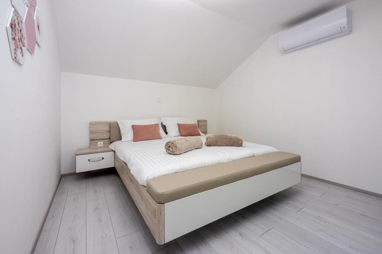 קריקווניצה Villa Antani With Heated Pool, Sauna & Jacuzzi מראה חיצוני תמונה