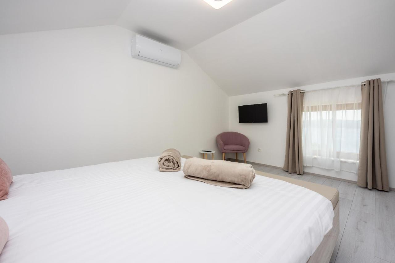 קריקווניצה Villa Antani With Heated Pool, Sauna & Jacuzzi מראה חיצוני תמונה